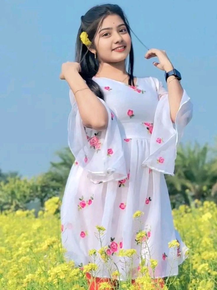 গ্রামের মেয়েদের পিক