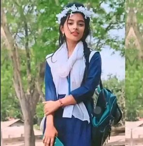 স্কুলের মেয়েদের পিক