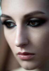 নীরব চোখ, গভীর ভাবনা